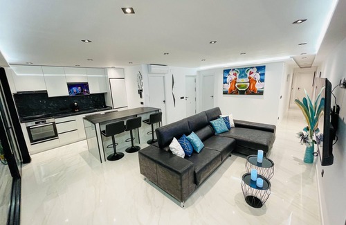 Gran Alacant Apartment | Oceanfront Getaway with Pool and Spa, Rated 10/10
