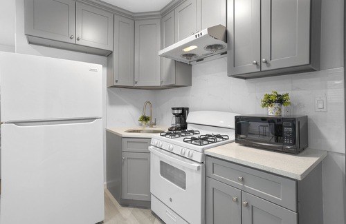 Queens House | Stylish Apartment Near Astoria Park, Minutes to Manhattan