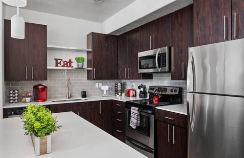 Sunset Heights Apartment | Elegant UVU Apartment with Year-Round Hot Tub & Bowling