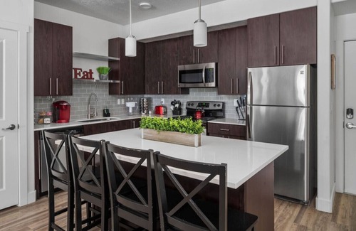 Sunset Heights Apartment | Elegant UVU Apartment with Year-Round Hot Tub & Bowling