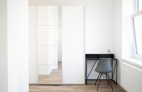 Oberdobling Apartment | Family-Friendly Apartment with Danube Canal Views in Vienna