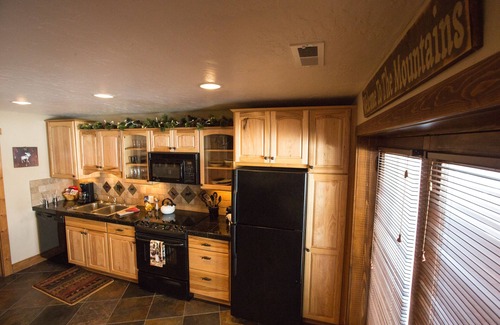 Vista Point Apartment | Private Hot Tub Retreat: 10/10 Rated Couples Getaway