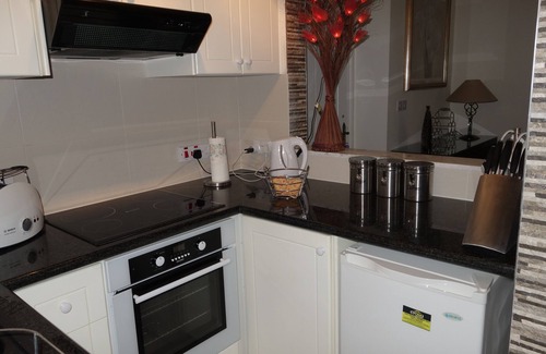 Peyia Town Apartment | Seaview Sunset Apartment with Pool and Free Wi-Fi