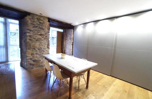 Vitoria-Gasteiz Old Town Apartment | Discover Elegant Arquillos Vitoria: Pet & Child Friendly Stay