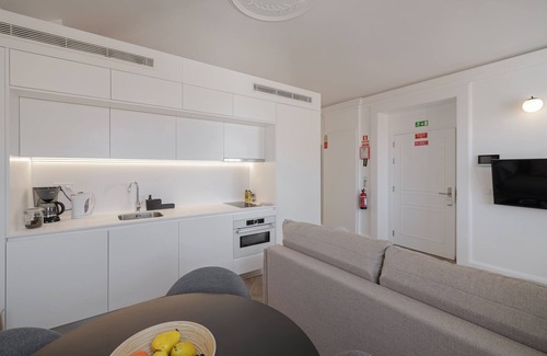 Sao Pedro Apartment | Elegant Stay at FAA Belas Artes 11 with Spa & Breakfast