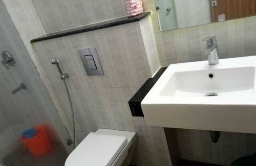 Kolkata Apartment | Elevated Retreat in Central Kolkata with Pool & Kitchen