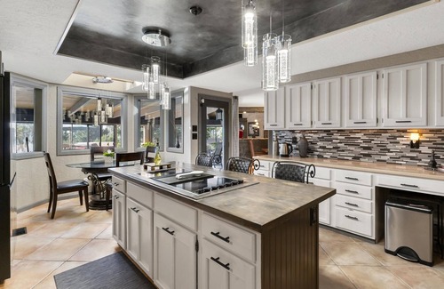 Park Vista House | Unforgettable Getaway with Breathtaking Pikes Peak Views