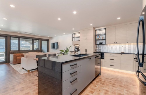 Wapato Point Condo | Luxury at the Lake- Yacinde F1