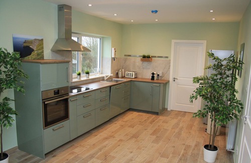 Doorus Villa | Oceanfront Atlantic Retreat Lodge in Kinvara Near Galway Bay