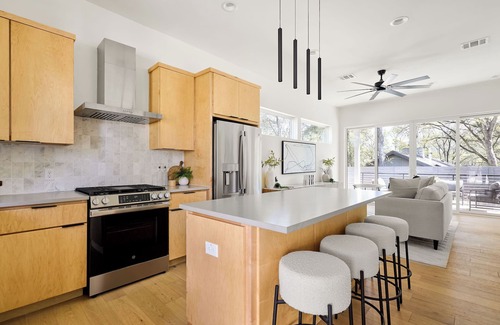 Riverside House | Luxury Austin House | Pool & Game Room |Near DT~2