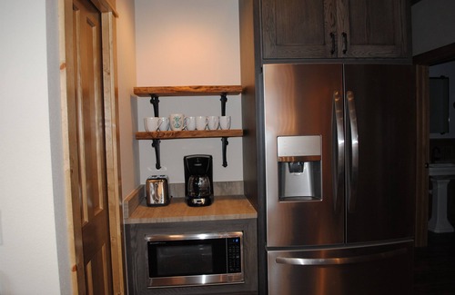 Kimberling City Cabin | Indulge in a Bunk Room Retreat with Hot Tub & Lake Views