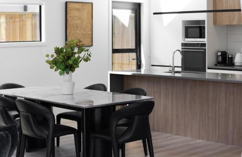 Kawarau Falls House | Elevate Your Stay at Luxury Away - Family-Friendly Retreat