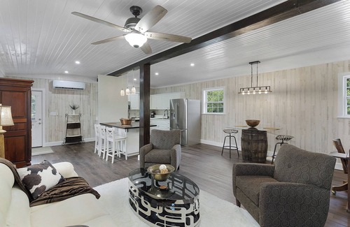 Howey-in-the-Hills House | Luxury Barn Apartment in charming Howey-in-the-Hills - Best of Both Worlds!