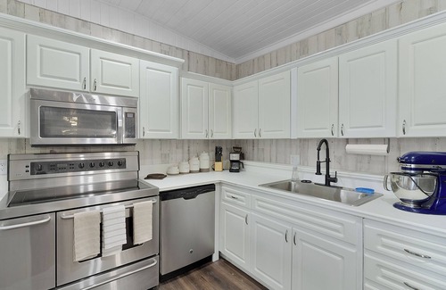 Howey-in-the-Hills House | Luxury Barn Apartment in charming Howey-in-the-Hills - Best of Both Worlds!