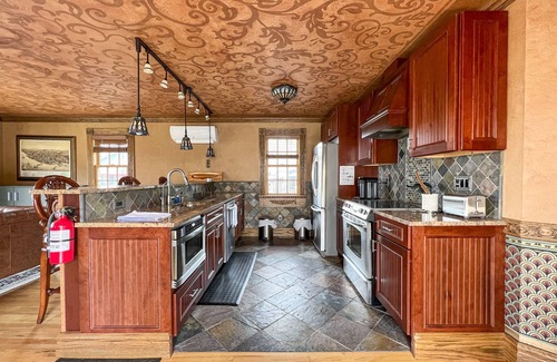 Bayfield Apartment | Cozy Bayfield Apartment with Deck & Lake Superior Views