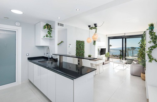 Els Arenals del Sol Apartment | Luxury Beachfront apt Infinity View. Seaview, Heated pool, 3 Jacuzzis & Gym