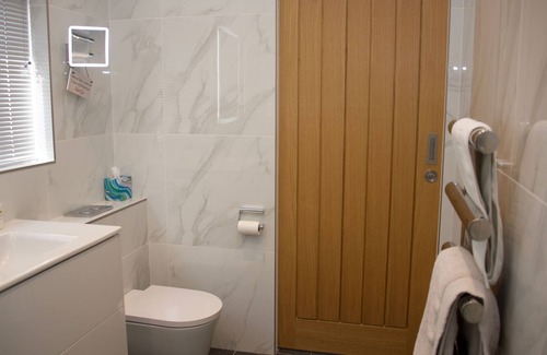 Kirkcudbright Cottage | Beachfront Bothy with Private Access & 10/10 Guest Rating