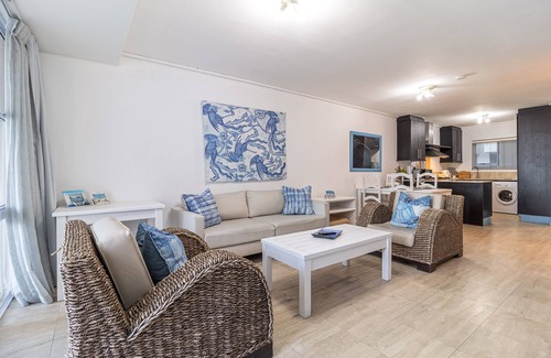 Lagoon Beach Apartment | Ocean View Beach Retreat with Pool and Spa Amenities