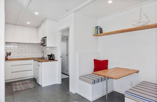 Ohope Condo | Ideal Beach Flat with Ocean View & Pet-Friendly Amenities
