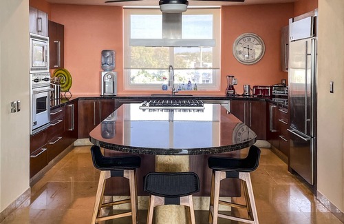 Emiliano Zapata Apartment | Oceanfront Beach Condo with Spa & Perfect 10/10 Rating