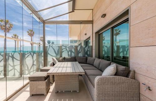Alboraya Apartment | Oceanfront Apartment with Pool and 9.4/10 Guest Rating