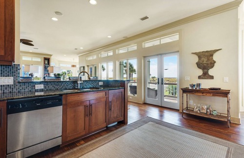 Pensacola Beach House | Beachfront Paradise: Pool, Spa & Bikes Await You