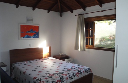 Joao Fernandes House | Oceanfront Beach House in Ferradura with Pool & Suites