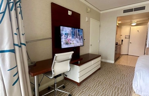 Sunny Isles Beach Hotel | Beautiful Beach Resort Studio with Partial Ocean View