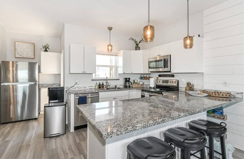 Surfside Beach Condo | Guest Rated 10/10: Beachfront Condo with Ocean View & Golf Cart