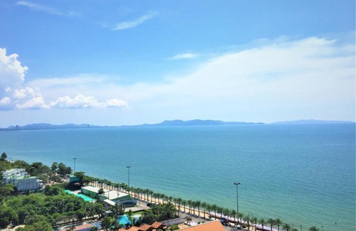 Na Kluea Apartment | Beachfront Bliss at Aeras - 4-Star with Ocean Views