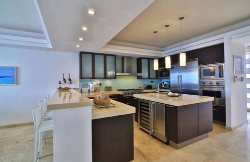 Simpson Bay Apartment | Luxury Beachfront Condo