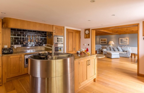 Portreath Cottage | Cozy Beachfront Cottage with Ocean View & Private Patio
