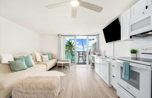 Punaluu House | Oceanfront Condo with Breathtaking Beach Views