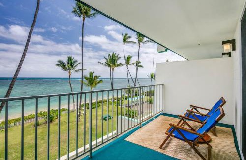 Punaluu House | Beachfront Condo with Pool and Ocean View - Guest Rated 8/10