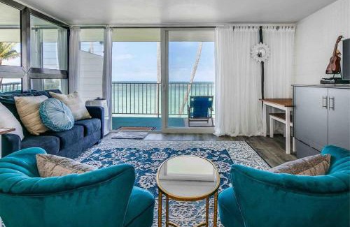 Punaluu House | Beachfront Condo with Pool and Ocean View - Guest Rated 8/10