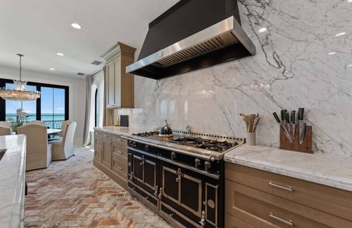 Anna Maria Apartment | Beachfront Retreat with Heated Pool & Spa - Rated 9.8/10