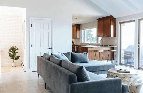 Portsmouth House | Experience The Mooring: Ocean Views & Relaxing Spa Retreat