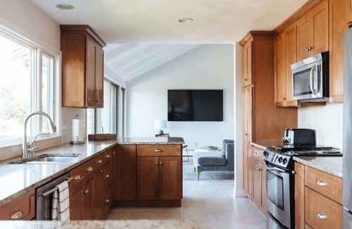 Portsmouth House | Experience The Mooring: Ocean Views & Relaxing Spa Retreat