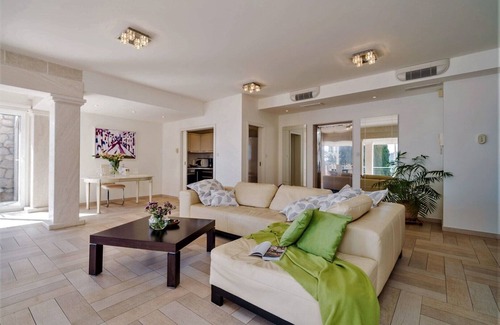 Municipality of Dubrovnik Villa | Beachfront Villa Dubrovnik Palace with Private Pool & Spa