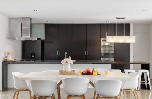 St Leonards House | Luxury Beachside Entertainer With Heated Pool