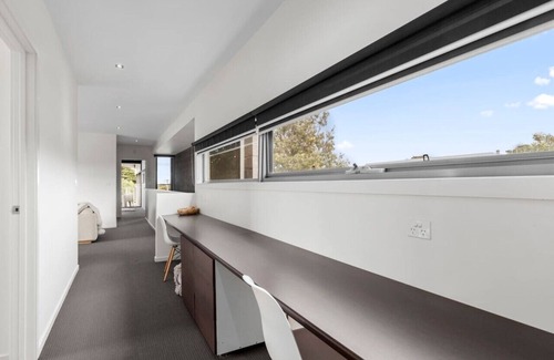 St Leonards House | Luxury Beachside Entertainer With Heated Pool