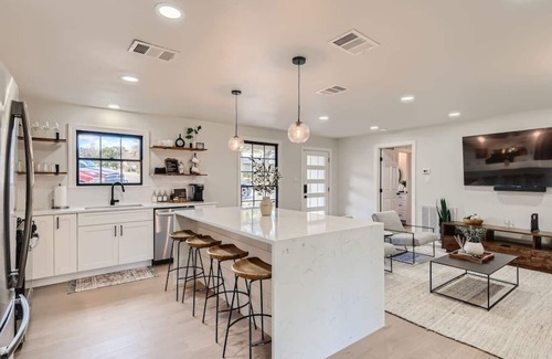 San Marcos House | Premium Bedding, Just 1 Mi. from Square and Campus