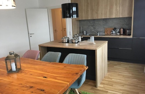 Favoriten Apartment | Elegantly Designed Belvedere View Apartment for Families