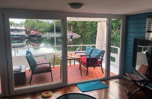 Draveil Boat Rental | Idyllic Boat Stay Near Paris for the Olympic Games