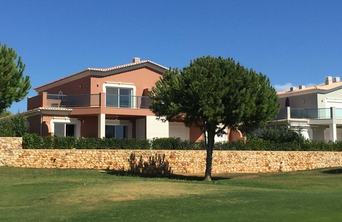 Atalaia House | Exquisite 3 Bedroom Villa at Boavista Golf Resort, Lagos