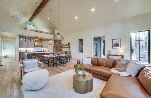 Broken Bow Cottage | Relaxing Broken Bow Cabin with Hot Tub on 3 Acres