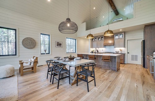 Broken Bow Cottage | Relaxing Broken Bow Cabin with Hot Tub on 3 Acres