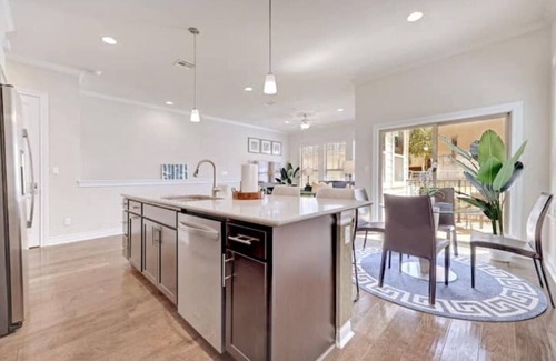 Georgetown House | Guest Rated: 10/10 Brownstone Getaway for Families