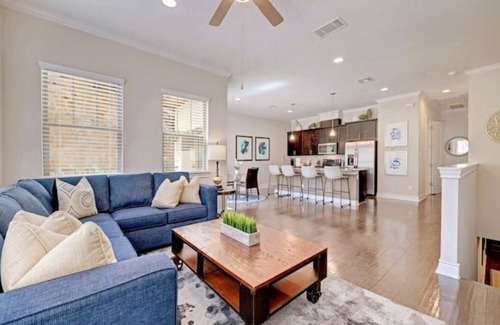 Georgetown House | Guest Rated: 10/10 Brownstone Getaway for Families