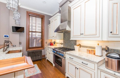 Downtown Cincinnati House | Luxury Brownstone | Walk to ALL | Washington Park